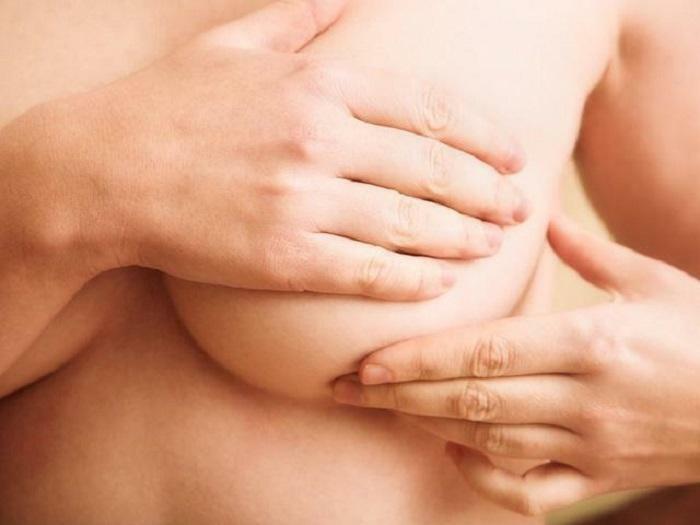 På hvilken dato begynder brystet at skade - mere information