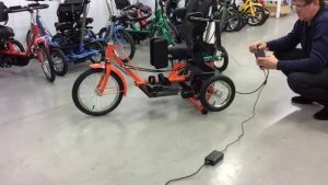 Utilisation de vélos d'exercice pour la réadaptation des enfants atteints de paralysie cérébrale