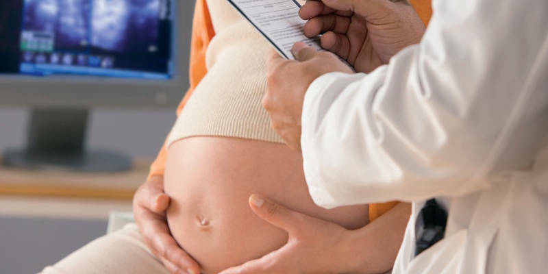 How does cholestasis appear in pregnant women?