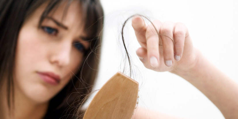 Kadınlarda saç dökülmesinin sebepleri ve nasıl tedavi edilir?